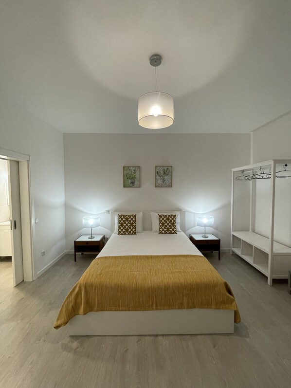 1 bedroom, desk, iron/ironing board, WiFi