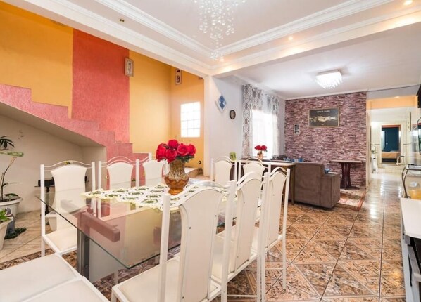 Frokostbuffé er inkludert på hverdagene