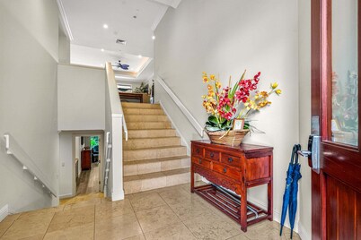 Luxurious Ho'olei 12-2, Lush View, Close to Pool, Sleeps 8 in beds, Central AC!