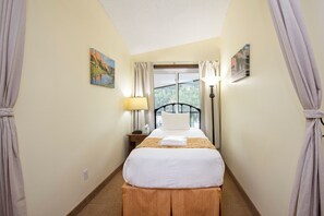 3 bedrooms, in-room safe, desk, iron/ironing board