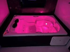 Quarto casal presidencial, 1 cama King | Banheiro | Produtos de toalete grátis, secador de cabelo, bidê, toalhas de banho