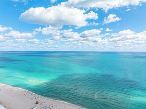 A beach with clear turquoise waters and a sandy shore. - Luxuri Suites (Miami Beach)