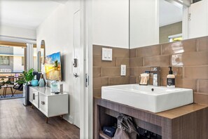 Monolocale Deluxe, 1 camera da letto | Bagno | Doccia, asciugacapelli, asciugamani, sapone