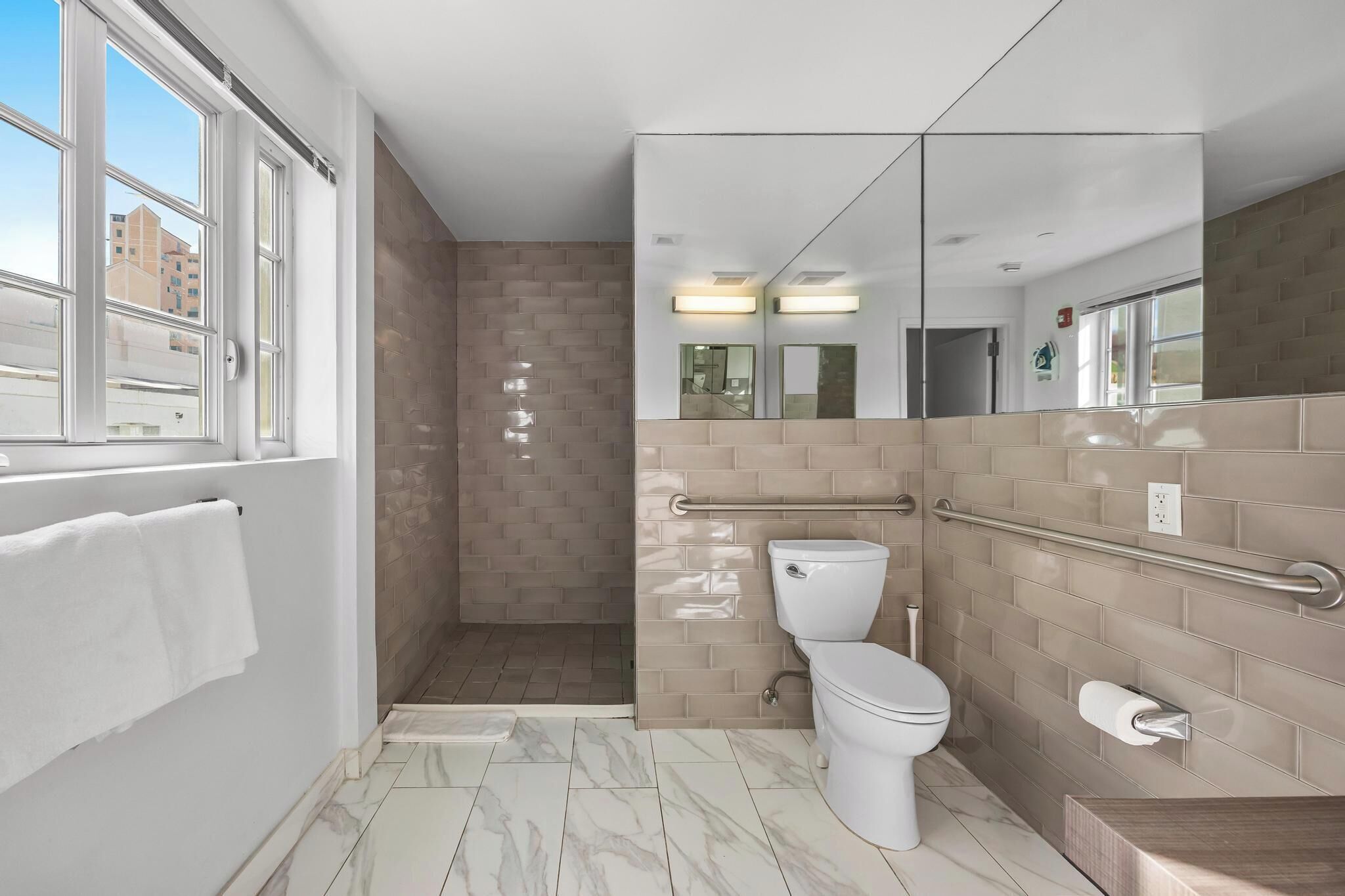 Photo - Luxuri Suites