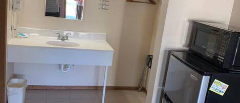 Combined shower/bathtub, hair dryer, towels, soap