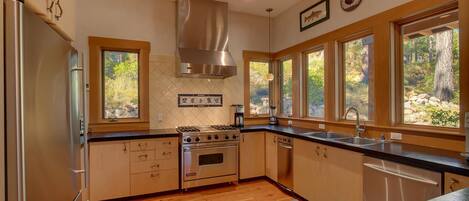 Coffee/tea maker, cookware/dishes/utensils