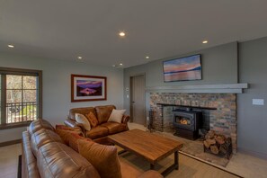 Fireplace - Bellissimo Lago - Lakefront - TLUXP (Tahoe Vista)