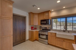 Coffee/tea maker, cookware/dishes/utensils - Bellissimo Lago - Lakefront - TLUXP (Tahoe Vista)