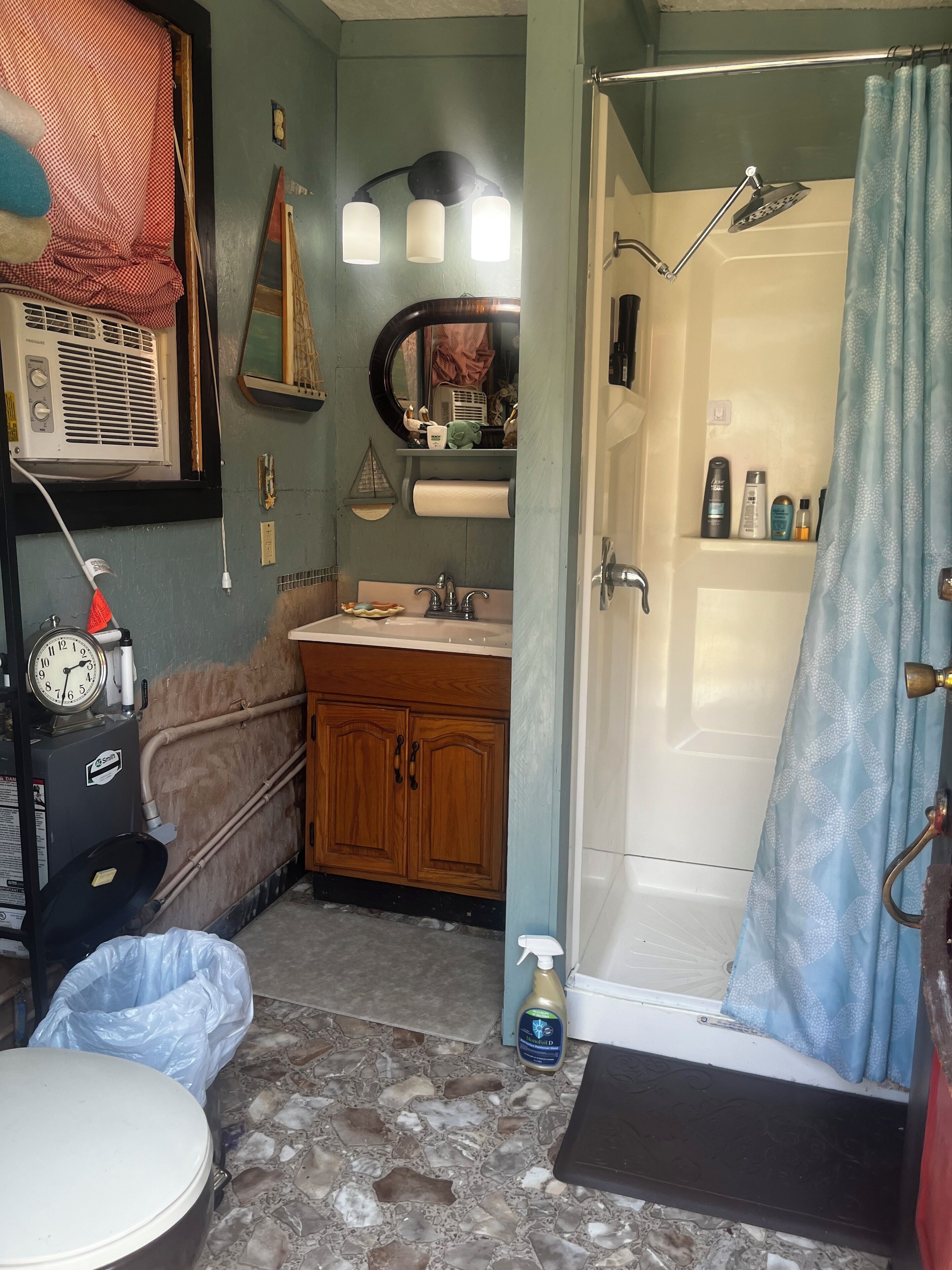 Dusch, hårtork, handdukar och tvål