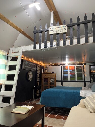 Glamping at Peace In The Valley