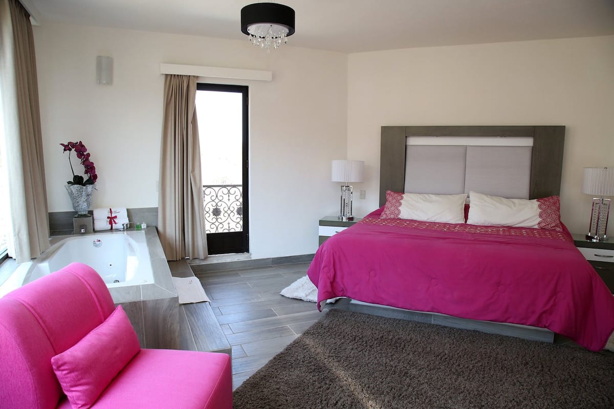 Familien-Suite, Whirlpool (VIP 5) | 1 Schlafzimmer, individuell dekoriert, individuell eingerichtet