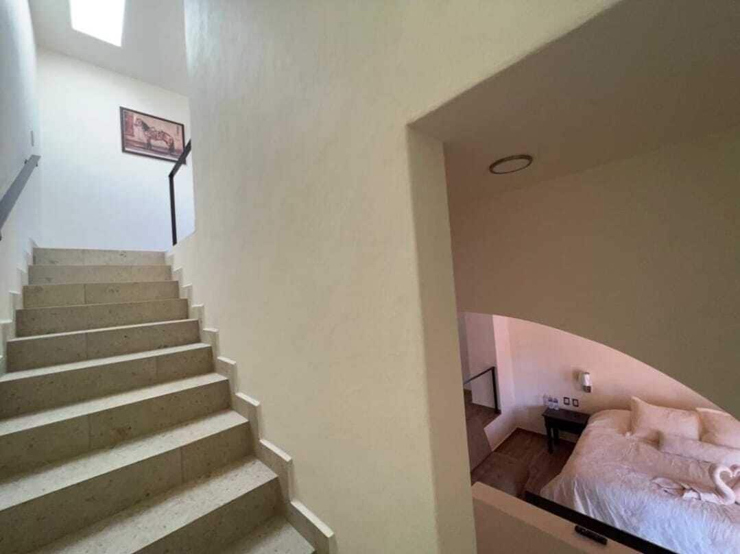 1 bedroom, individually decorated, individually furnished