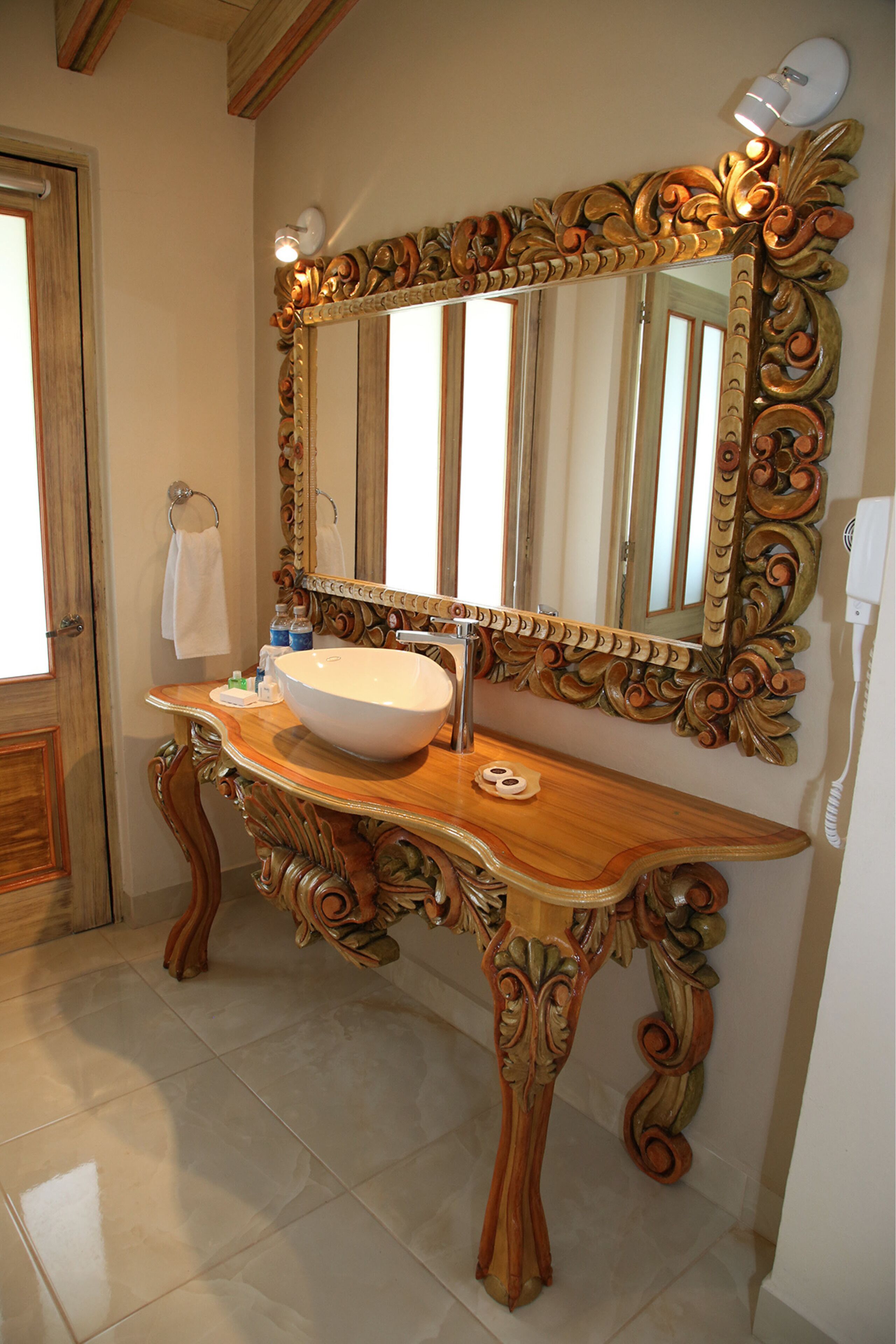 room, hot tub (vip 2 barroco) | bathroom sink