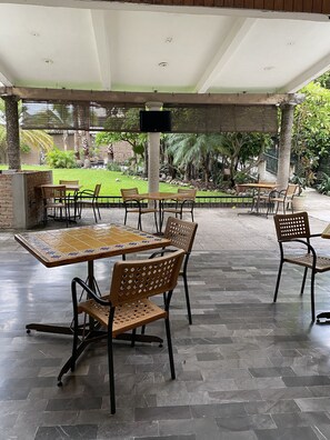 Daily continental breakfast (MXN 150.00 per person)