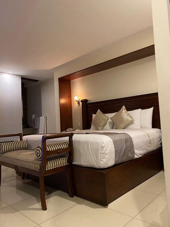 Deluxe Room | Memory-foam beds, individually decorated, individually furnished, desk - Gran Plaza Hotel Centro Historico (Iguala de la Independencia)