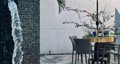 Modern Beach Home, pool, hot water. 10 min from the beach. For 8-10 guess!