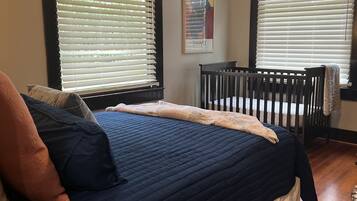 3 slaapkamers, een strijkplank/strijkijzer, gratis wifi, beddengoed