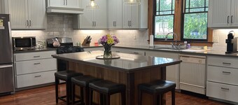 Downtown Craftsman home w/ lovely front porch. Walk to restaurants & antiques.  