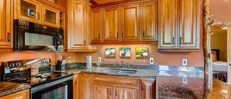 Condo, Multiple Beds (Black Canyon Inn Unit A4/5) | Private kitchen