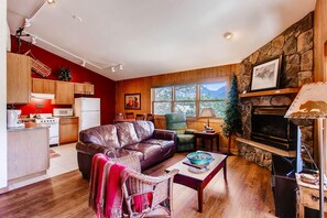 Living room - Black Canyon Inn Unit C6 (Estes Park)