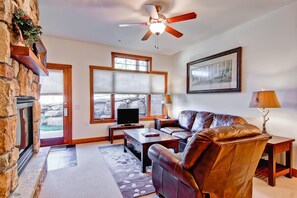 Condo, Multiple Beds (Black Canyon Inn Unit F2) | Living room