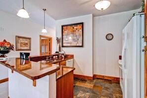 Condo, Multiple Beds (Black Canyon Inn Unit F3) | Private kitchen