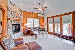 Condo, Multiple Beds (Black Canyon Inn Unit F10) | Living room