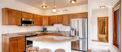 Condo, Multiple Beds (Black Canyon Inn Unit H2) | Private kitchen