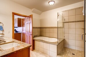 Condo, Plusieurs lits (Black Canyon Inn Unit H4 Deluxe) | Salle de bain