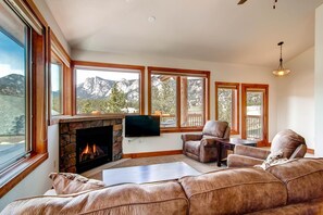 Kondominium, Beberapa Tempat Tidur (Black Canyon Inn Unit H4 Deluxe) | Ruang keluarga