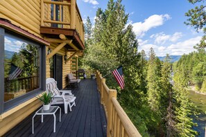 Terrace/patio - Log Cabin w/ Private Hot Tub on Wenatchee River! (Leavenworth)