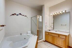 Condo, Multiple Beds (Black Canyon Inn Unit B1/2) | Bathroom - Black Canyon Inn Unit B1/2 (Estes Park)