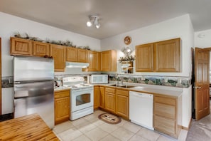 Condo, Multiple Beds (Black Canyon Inn Unit B1/2) | Private kitchen - Black Canyon Inn Unit B1/2 (Estes Park)