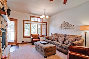 Condo, 1 King Bed (Black Canyon Inn Unit F7 Deluxe) | Living room - Black Canyon Inn Unit F7 Deluxe (Estes Park)