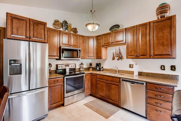 Condo, Multiple Beds (Black Canyon Inn Unit B4/5) | Private kitchen