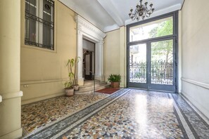 Interior - A stone's throw from Florence square Lovely Apartment (Milano)