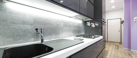 Four Ă micro-ondes, un four, lave-vaisselle, grille-pain