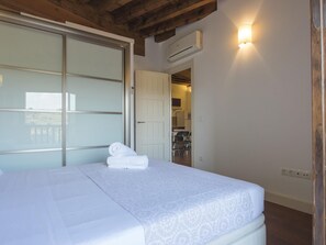 2 bedrooms, iron/ironing board, Internet, bed sheets - San Cipriano. Apartment with garage included (Toledo)