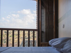 2 bedrooms, iron/ironing board, internet, bed sheets - San Cipriano. Apartment with garage included (Toledo)