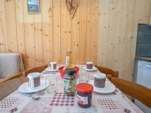 Dining - Boedette 112 by Interhome (Les Menuires)