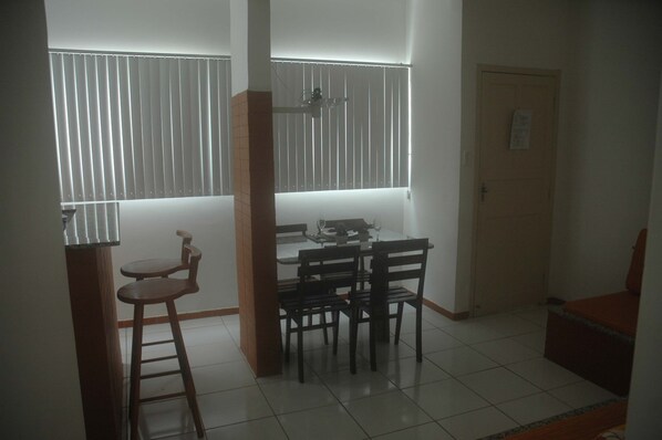 Dining - Cabo Frio - Praia do Forte - LF03G - Economic Rent (Cabo Frio)