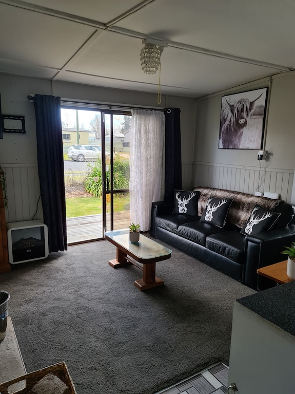 Cute Rustic Bach, A Home Away From Home. Located In Beautiful Mangakino - Mangakino