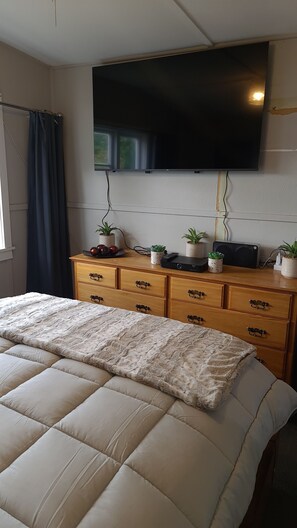 3 slaapkamers, een strijkplank/strijkijzer, wifi, beddengoed