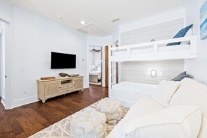 5 makuuhuonetta, silitysrauta/-lauta, ilmainen Wi-Fi, vuodevaatteet