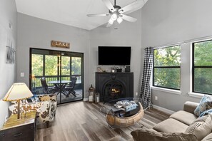 Smart TV, fireplace