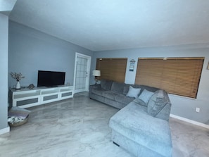 Smart TV - Amazing house, 2 blocks from the beach (#1 in USA), close to the village. (Siesta Key)