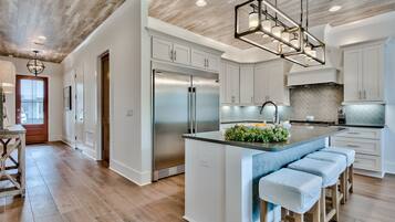 KĂŒhlschrank, Mikrowelle, Ofen, Herdplatte