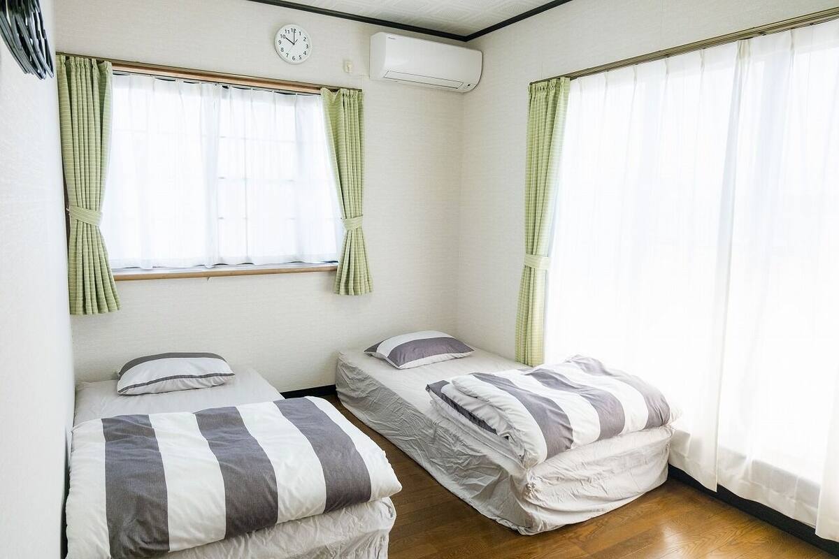 Habitación económica con 2 camas individuales | Wifi gratis
