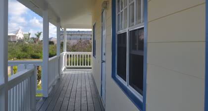 Beautiful verandah style house just one minute from the ocean,
