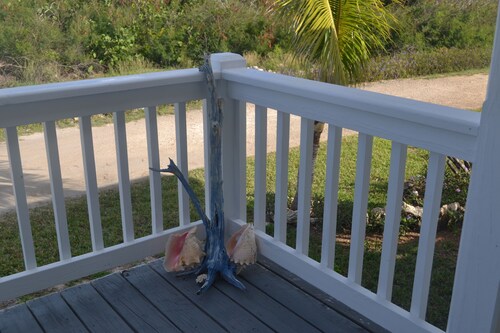 Beautiful verandah style house just one minute from the ocean,